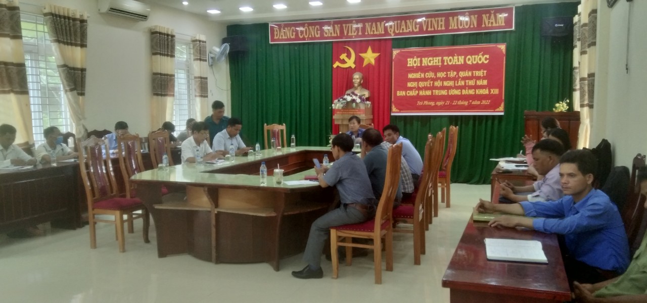 Đảng ủy xã Trà Phong tổ chức nghiên cứu, học tập, quán triệt Nghị quyết Hội nghị lần thứ năm Ban Chấp hành Trung ương Đảng