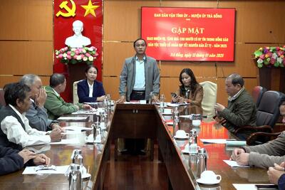 GẶP MẶT TẶNG QUÀ CHO NGƯỜI CÓ UY TÍN TRONG ĐỒNG BÀO DÂN TỘC THIỂU SỐ NHÂN DỊP TẾT NGUYÊN ĐÁN ẤT TỴ 2025